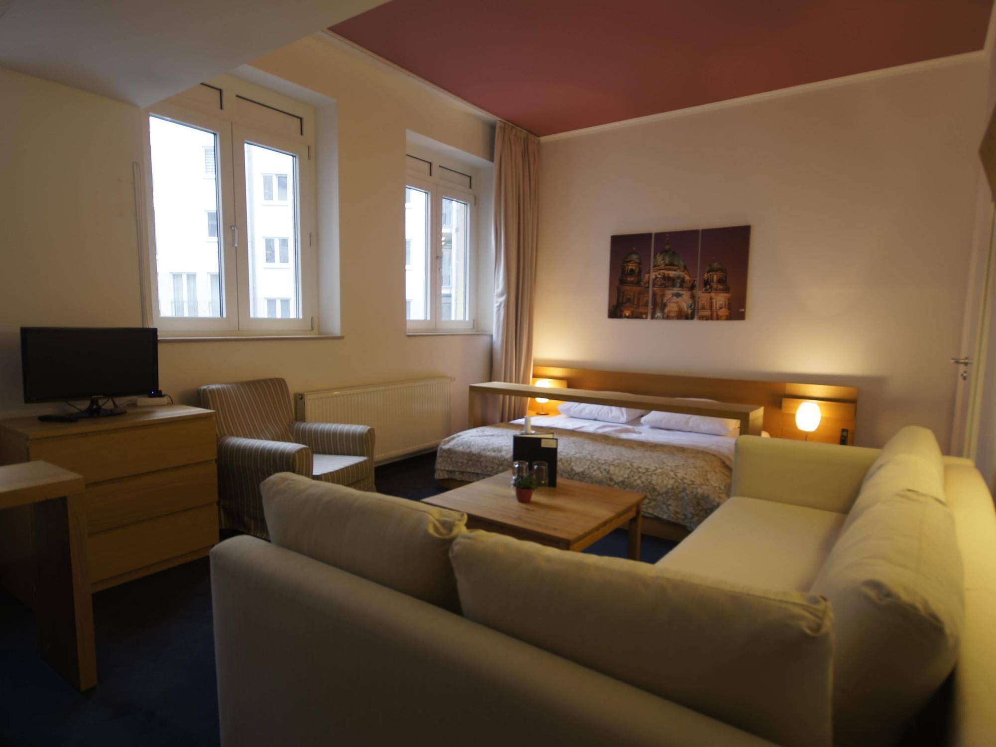Midi Inn Parkhotel Mitte Berlim Exterior foto